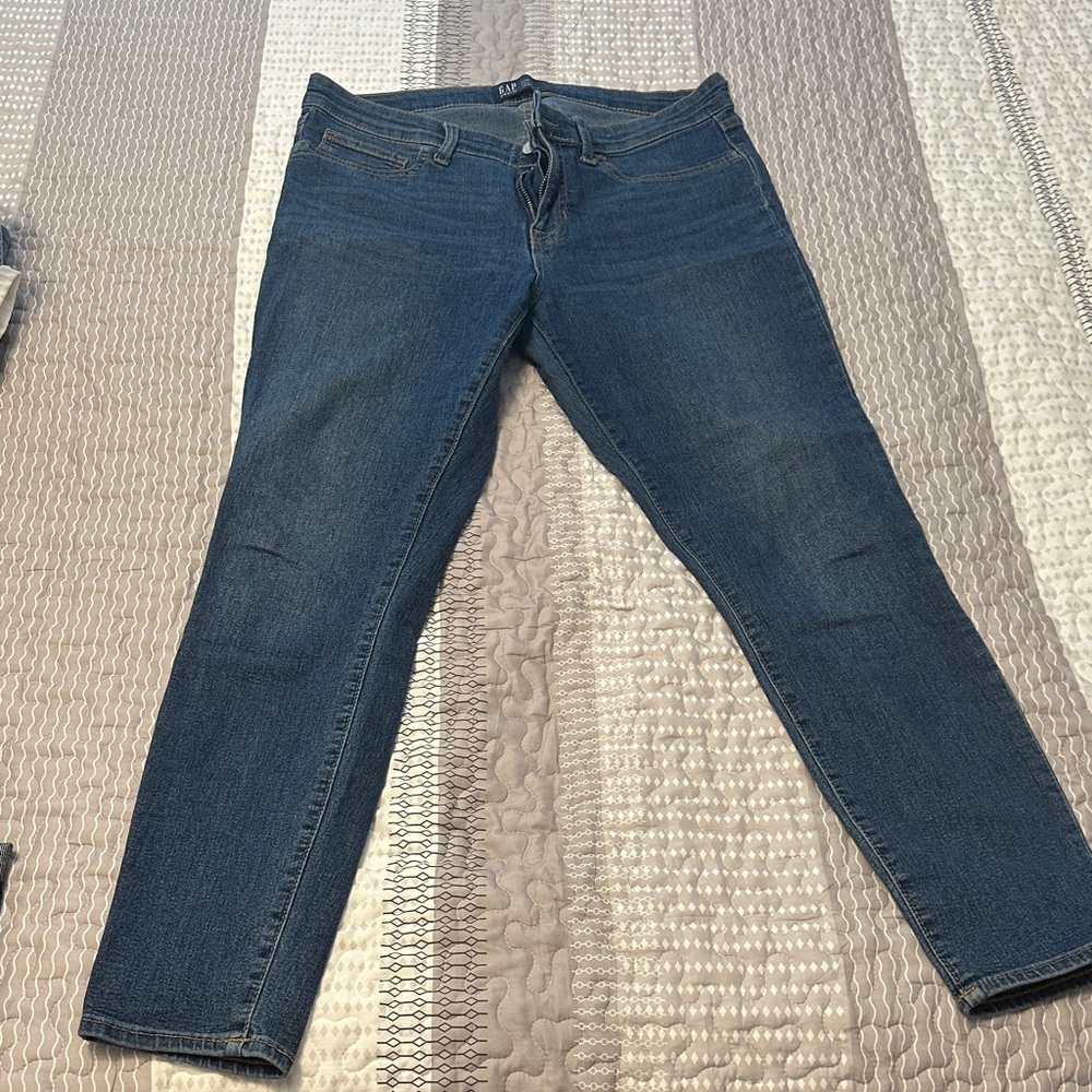 GAP Women's Classic Blue Skinny Jeans